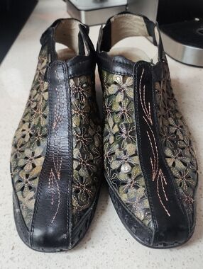 PIKOLINOS Black & Olive Floral Cutout Leather Mules